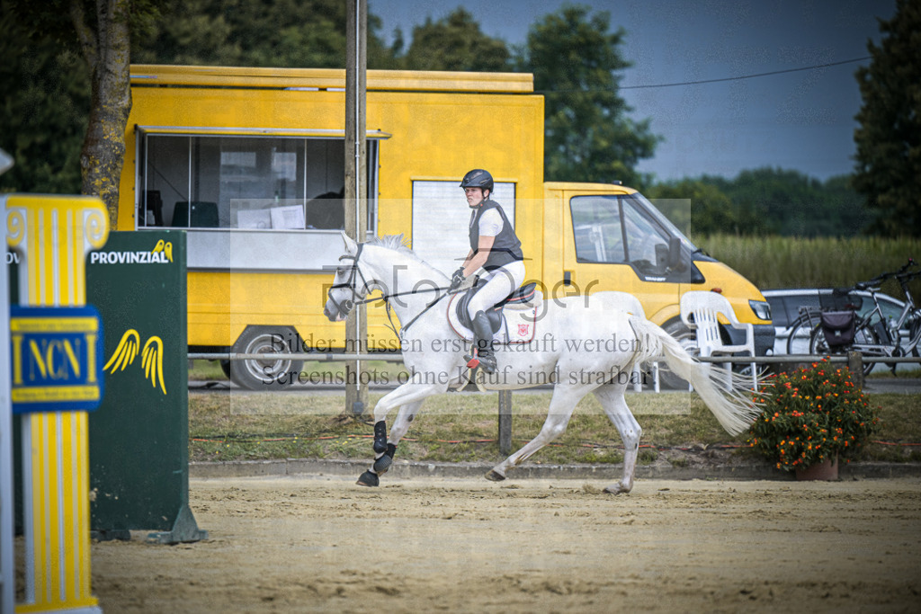 DOS_0822 | Entdecke hochwertige Reitturnierfotos von Foto Oger. Professionell, emotional und authentisch – jetzt Lieblingsmomente im Shop bestellen.Deutschlandweite Turnierfotografie. - Realisiert mit Pictrs.com