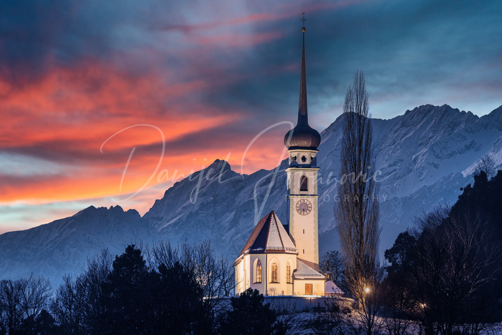 Leiblfing | Die Kirche in Leiblfing am Abend