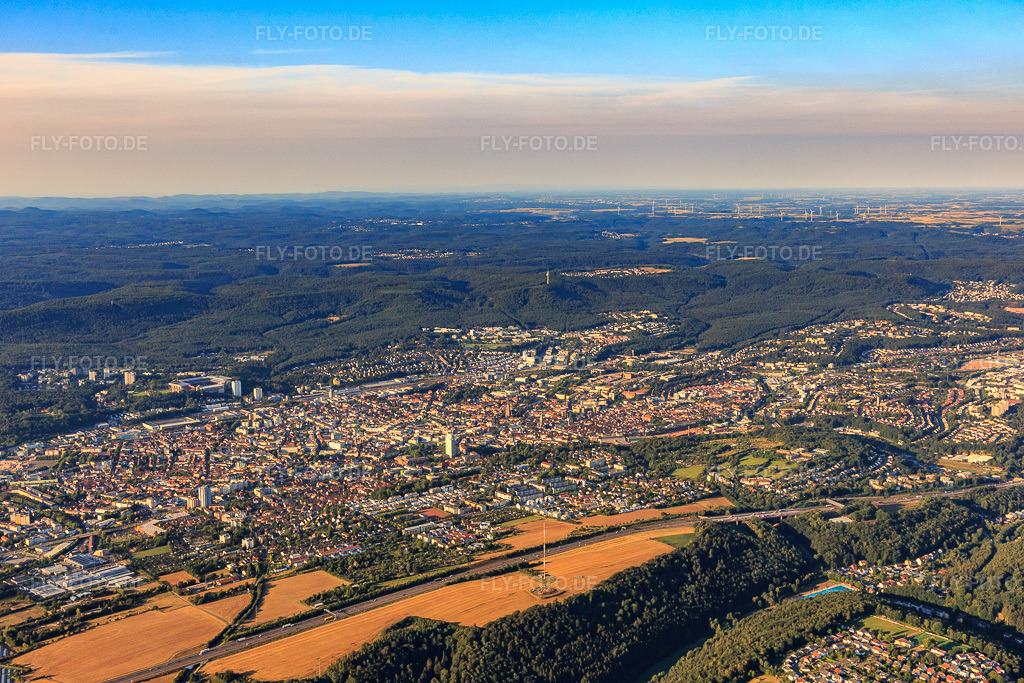 Luftbild: Stadtübersicht aus Nordosten in Kaiserslautern im Bundesland Rheinland-Pfalz in Deutschland. Foto: IMG_109812.jpg vom 06.08.2018 durch Werner Riehm/FLY-FOTO.de
