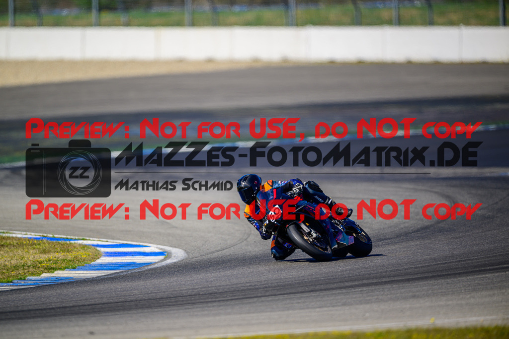 MaZZes_Fotomatrix_20250407_6007705_6453 | WEISS