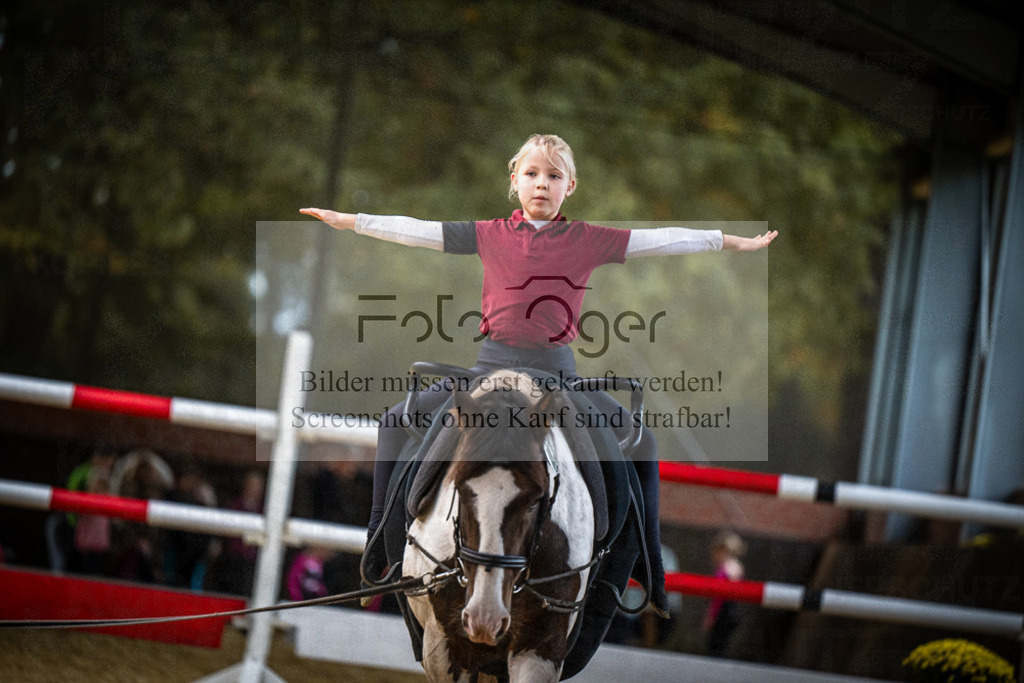 DOS_0100 | Entdecke hochwertige Reitturnierfotos von Foto Oger. Professionell, emotional und authentisch – jetzt Lieblingsmomente im Shop bestellen.Deutschlandweite Turnierfotografie. - Realisiert mit Pictrs.com
