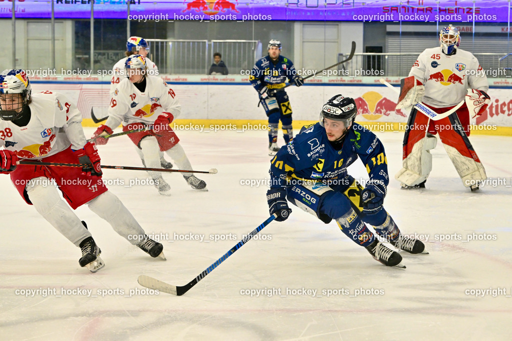 RED BULL HOCKEY JUNIORS vs. EK DIE ZELLER EISBÄREN | #38 Warnecke Moritz RED BULL HOCKEY JUNIORS, #10 Artner Fabio EK DIE ZELLER EISBÄREN, RED BULL HOCKEY JUNIORS vs. EK DIE ZELLER EISBÄREN, RED BULL HOCKEY JUNIORS vs. EK DIE ZELLER EISBÄREN am 14.01.2025 in Salzburg (Eisarena Salzburg), Austria, (Photo by Bernd Stefan)