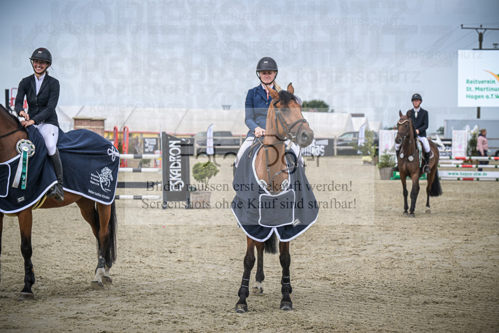 DOS_0060 | Entdecke hochwertige Reitturnierfotos von Foto Oger. Professionell, emotional und authentisch – jetzt Lieblingsmomente im Shop bestellen.Deutschlandweite Turnierfotografie. - Realisiert mit Pictrs.com