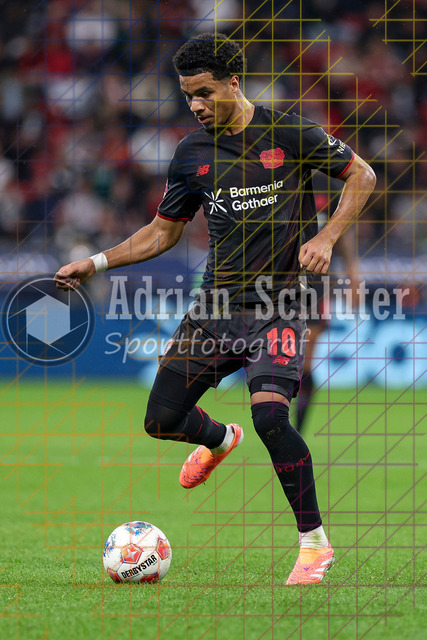 Bayer 04 Leverkusen vs Borussia Mönchengladbach - Bundesliga  | Leverkusen, Deutschland, 21.09.25:   Malik Leon Tillmann (Bayer 04 Leverkusen) in Aktion am Ball, Einzelaktion waehrend des Spiels der Bundesliga zwischen  Bayer 04 Leverkusen vs Borussia Mönchengladbach in der BayArena(Foto von Brauer-Fotoagentur / Adrian Schlueter)