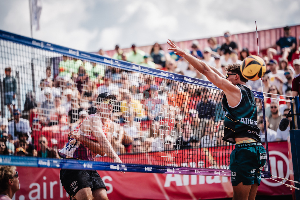 Beachvolleyball | Männer | Allianz German Beach Tour 2025 | Tourstop München | 12.07.2025 | Tristan Fröbel beim Angriff