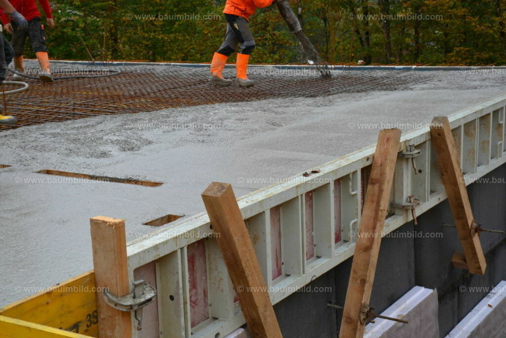bib-lg04-betonarbeiten-0341 | Nach LV-Leistungsgruppen sortierte Detailfotos über den Bau eines Hauses. Alle Hausbau-Bilder direkt vom Urheber und Autor der Website Haus-Selber-Bauen.com