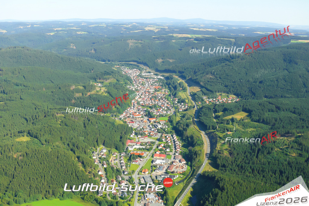 Die Luftaufnahme der Stadt Wallenfels wurde vom UL-Flugzeug heraus erstellt ( keine Drohne )- hohe Auflösung für beste Qualität