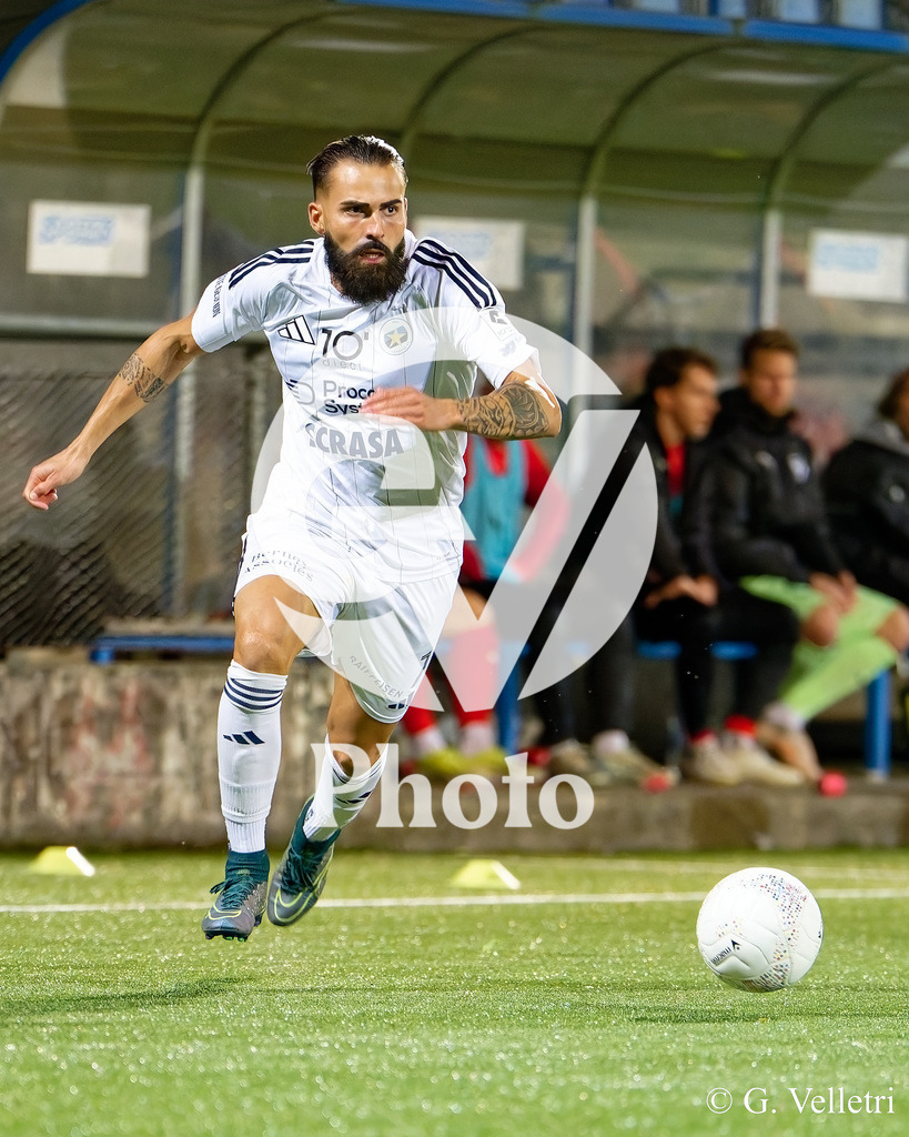 Challenge League - Etoile Carouge FC v FC Vaduz | Oscar Correia Ferreira (7 Etoile Carouge FC) in action during the Challenge League game between Etoile Carouge FC and FC Vaduz at Stade de la Fontenette in Carouge, Switzerland