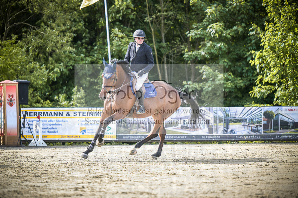 DOS_8136 | Entdecke hochwertige Reitturnierfotos von Foto Oger. Professionell, emotional und authentisch – jetzt Lieblingsmomente im Shop bestellen.Deutschlandweite Turnierfotografie. - Realisiert mit Pictrs.com