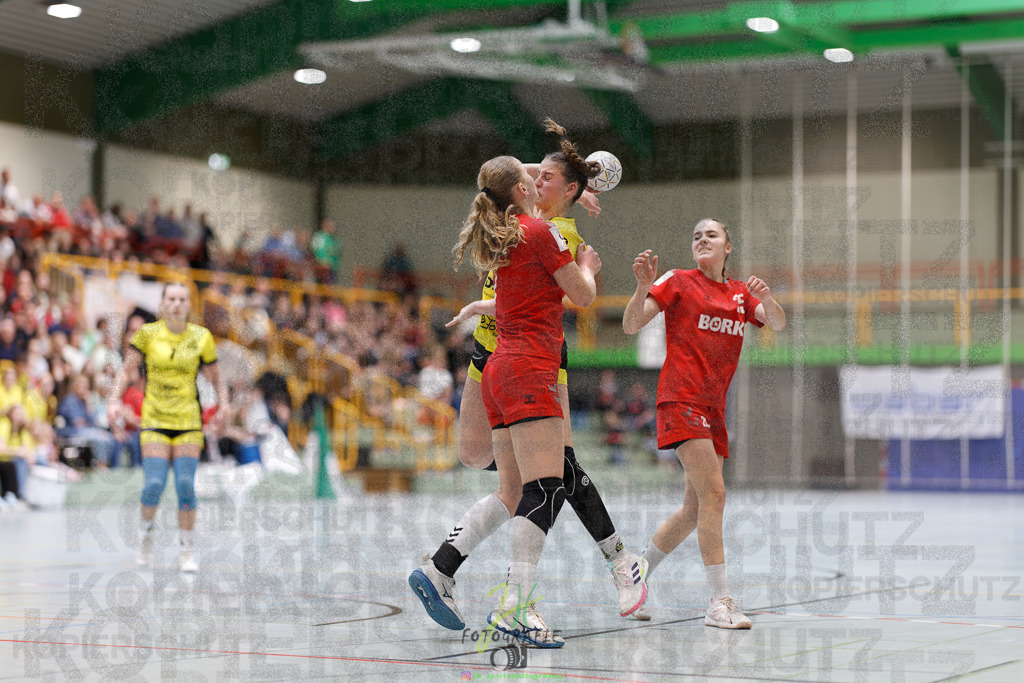Hessenmeisterschaft wJC - Finale; HSG Kleenheim - HSG Weiterstadt/ Braunsh.Worf. | Hessenmeisterschaft wJC - Finale; HSG Kleenheim - HSG Weiterstadt/ Braunsh.Worf. am 22.03.2025 in Biedenkopf (Sporthalle Lahntalschule)Photo © 2025 - Jörg Heinrich - Realisiert mit Pictrs.com
