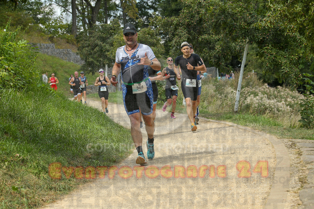 250824_1343_EX1_3378 | Sportfotografie im Rhein-Sieg Kreis, Köln, Bonn, NRW, Rheinland Pfalz, Hessen, etc. Unser Tätigkeitsfeld umfasst den Laufsport vom Volkslauf über den Marathon, Duathlon, Triathon bis zum Ultralauf wie Kölnpfad Ultra oder Schindertrail.