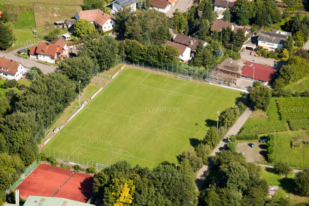 Luftbild: Südbadische Sportschule, FC Neuweier im Ortsteil Steinbach in Baden-Baden im Bundesland Baden-Württemberg in Deutschland. Foto: IMG_31355.jpg vom 09.08.2010 durch Werner Riehm/FLY-FOTO.de