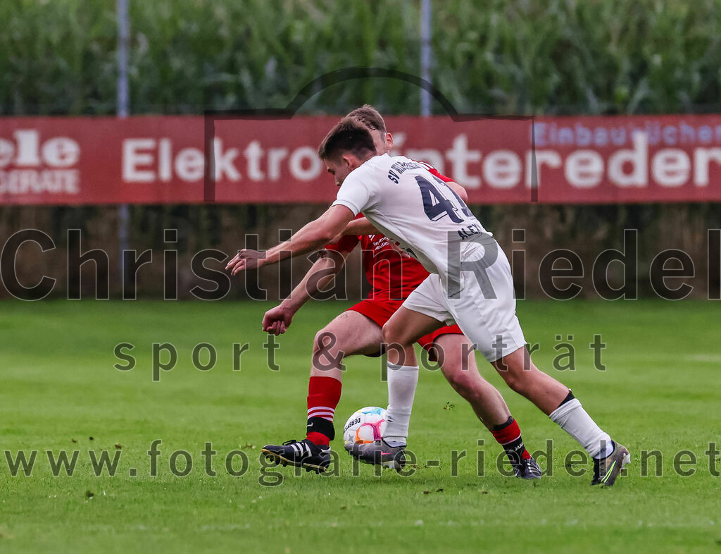 2023-08-04_087_SV_Walpertskirchen_gegen_FC_Finsing | Walpertskirchen, Deutschland, 04.08.2023:
Fußball, Kreisliga 2023 / 2024, 2. Spieltag, SV Walpertskirchen gegen FC Finsing, Endergebnis: 3:3

Adrian Alexy (SV Walpertskirchen, #41), Patrick Forchhammer (FC Finsing, #13)

Foto: Christian Riedel / fotografie-riedel.net