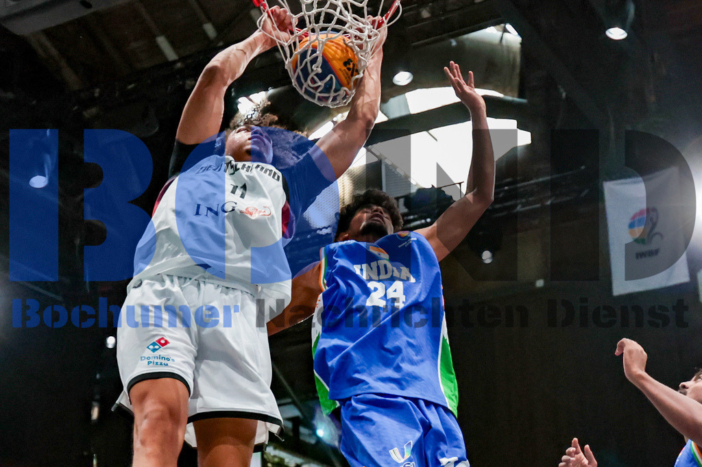 SES_TTG3X320250718-2083 | bond - Realisiert mit Pictrs.com