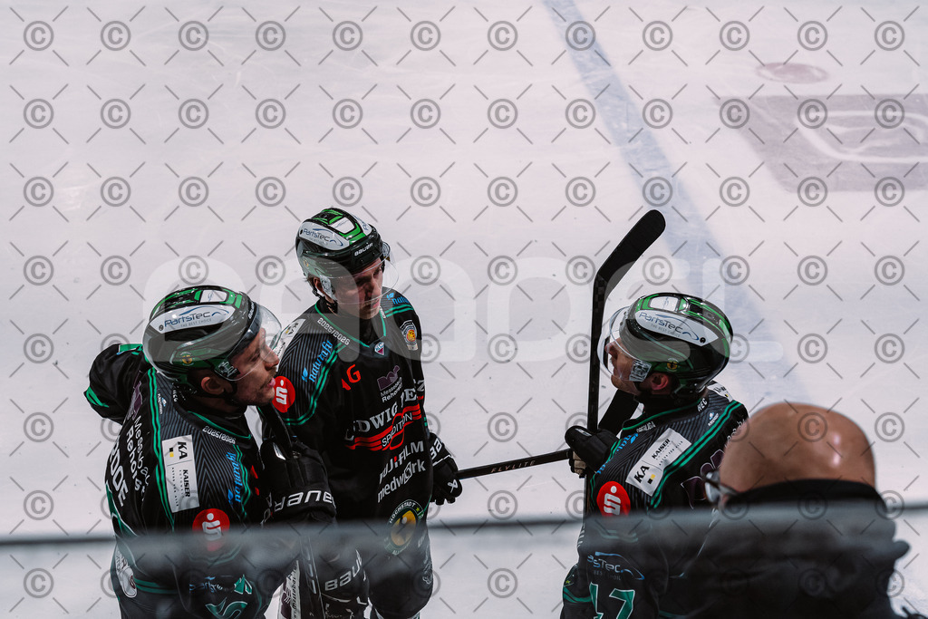 Alligators_vs_Deggendorf_30_11_2025-053 | Höchstadt Alligators Fotogalerie: Eishockey-Action aus Franken. Professionelle Spielfotos, Portraits & Stadionbilder zum Download. Jetzt entdecken! - Realisiert mit Pictrs.com