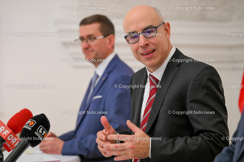 Pressekonferenz Land Ooe_ Stabilitaet der Lieferketten im Fokus_ 22.01.2024-26 | 22.01.2024, Linz, AUT, Pressekonferenz Land Ooe, Stabilitaet der Lieferketten im Fokus – aktuelle Analysen und Forschungsergebnisse und kuenftige Schwerpunkte im Bild Gabriel Felbermayr (Direktor Oesterreichisches Institut fuer Wirtschaftsforschung (WIFO) und Vizepraesident Supply Chain Intelligence Institute Austria (ASCII))