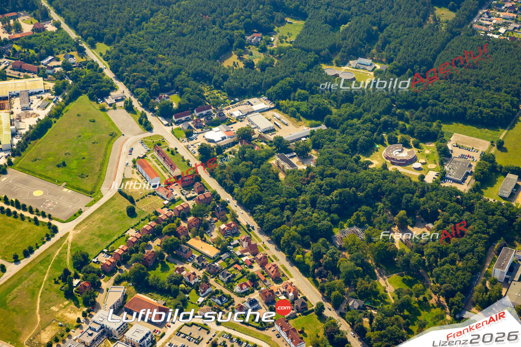 Neue Luftbildaufnahme der Stadt Ludwigslust - Das Luftbild wurde 2025 vom UL-Flugzeug heraus erstellt ( keine Drohnenaufnahme ) - Hochauflösende Luftaufnahme - für Wandbilder und großformatige Ausdrucke geeignet. Das besondere Geschenk!Hier alle&nbsp;Infos zur Lizenzierung der LuftaufnahmeWir fliegen auch dieses Jahr wieder in Ihre Region um Luftbilder zu erstellen.- Luftbild anfragen