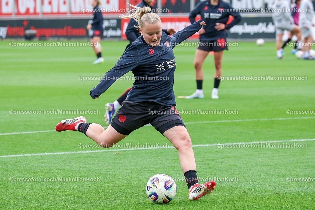 xsscx17052601062 | 17.05.2026, xsscx, Frauen Fussball, Bayer 04 Leverkusen - Werder Bremen, 1. Fussball Bundesliga, 26. Spieltag, Ulrich-Haberland-Stadion, Saison 2025 2026: Vanessa Fudalla (Bayer Leverkusen #21)DFB regulations prohibit any use of photographs as image sequences and or quasi-video. Photo: xSandraxScherningxPressefotoKochx