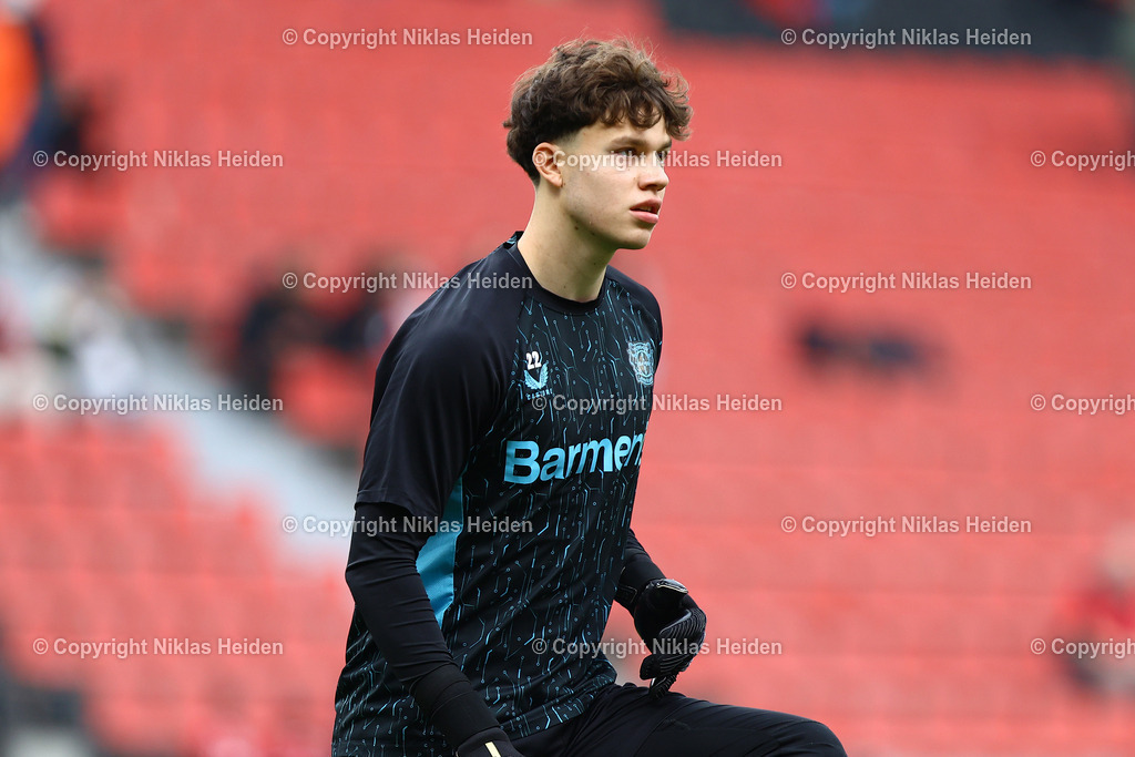 NH_Bayer04LeverkusenU19_1FCKölnU19_U19DFBNachwuchsliga_18052025 | #22 Merlin Hachenberg (Bayer 04 Leverkusen)Fußball I Junioren I U19 DFB-Nachwuchsliga I Saison 2024-2025 I Deutsche Meisterschaft U19, Finale I Bayer 04 Leverkusen U19 - 1. FC Köln U19 I 18.05.2025 I BayArena