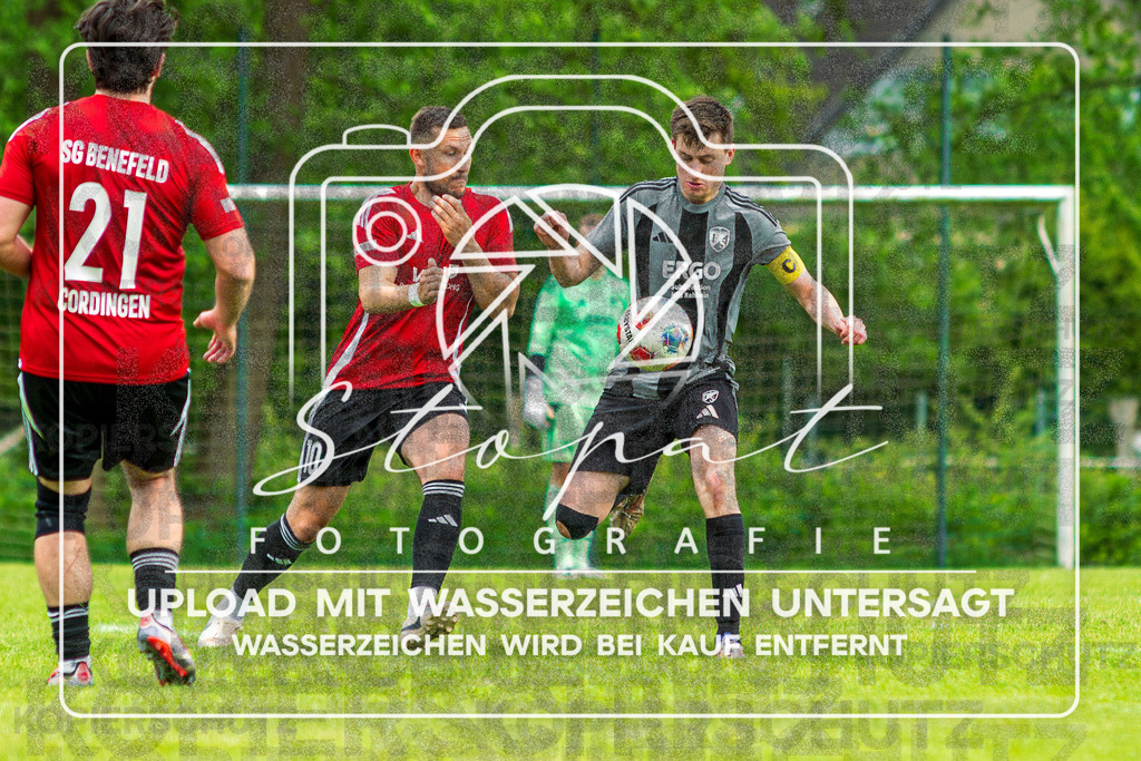 Kreisliga Herren HK - FG Fulde-Stellichte vs. SG Benefeld-Cordingen | Koray Kir (SG Benefeld-Cordingen #10), Simon Twiefel (FG Fulde-Stellichte #8); Kreisliga Herren HK - FG Fulde-Stellichte vs. SG Benefeld-Cordingen am 17.05.2026 in Lehrdestadion, Stellichte - Realisiert mit Pictrs.com