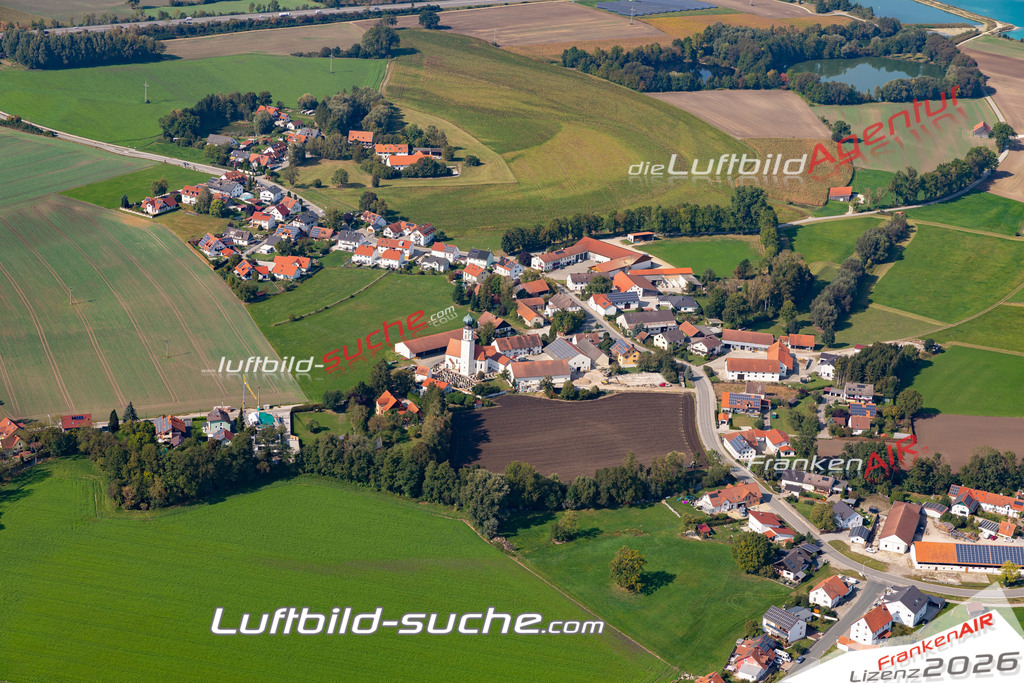 Aktuelles Luftbild von Aich  - Die Luftaufnahme wurde 2020 mittels UL-Flugzeug erstellt ( keine Drohne ) - hochauflösende Kamera-Systeme von  Canon -Beste Qualität - Für grossformatige Ausdrucke geeignet. Die Geschenkidee !