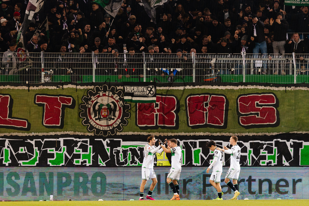 2. Bundesliga, Saison 2025/26, 15. Spieltag: SC Preußen Münster - Hannover 96 | Münster, 05.12.2025: 2. Bundesliga, 15. Spieltag, SC Preußen Münster gegen Hannover 96 im LVM-Preußenstadion in Münster. Foto: sportfotografie.ms | Markus Paletta - Realisiert mit Pictrs.com