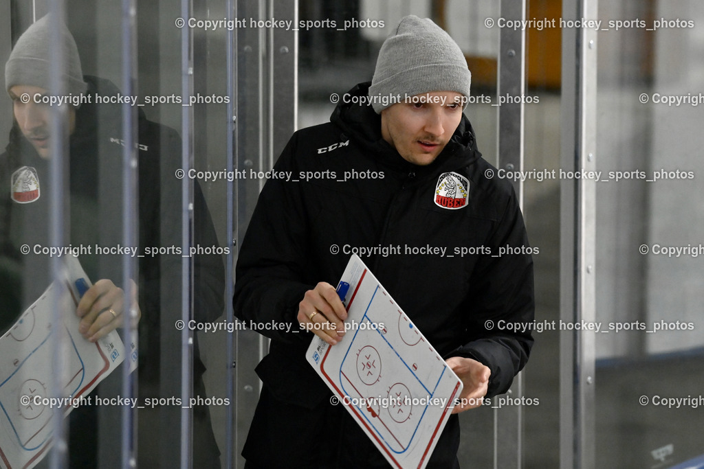 ESC Soccerzone Steindorf vs. UECR Huben  | Assistencoach UECR Huben Stefan Unterweger, ESC Soccerzone Steindorf vs. UECR Huben , ESC Soccerzone Steindorf vs. UECR Huben  am 11.01.2025 in Steindorf (Ossiachersee Halle), Austria, (Photo by Bernd Stefan)