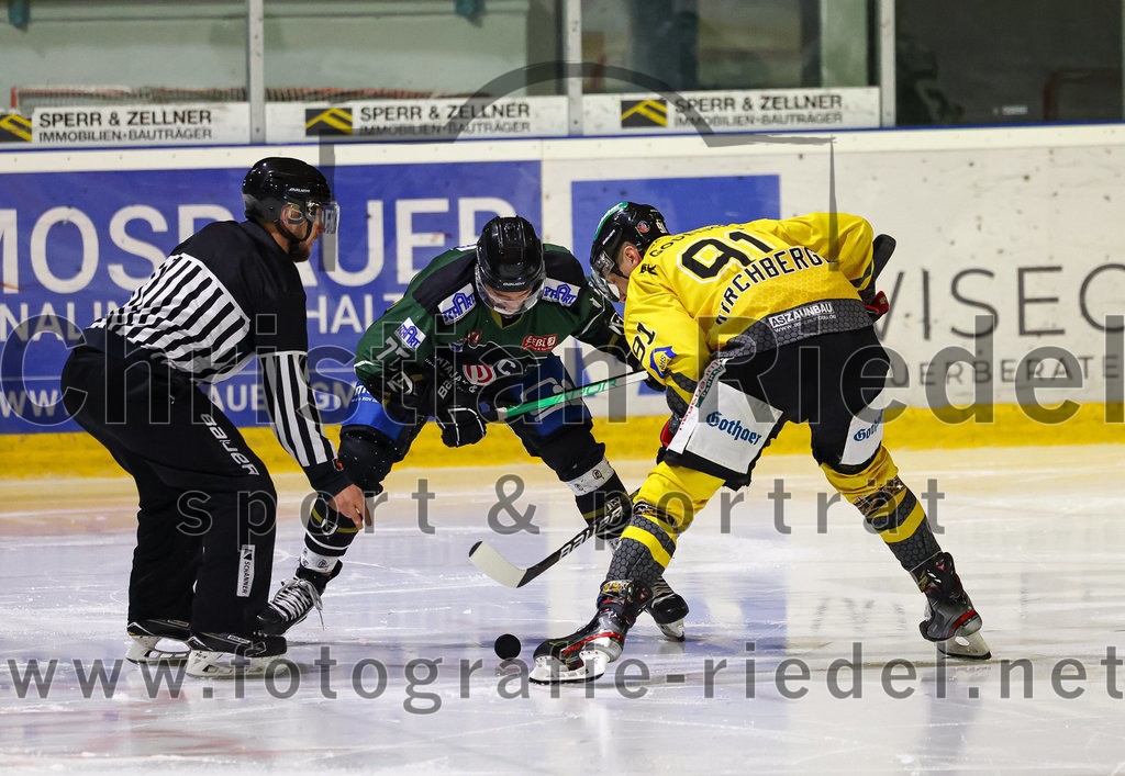 2022-11-20_091_TSV_Erding_gegen_ERSC_Amberg | Erding, Deutschland, 20.11.2022:
Eishockey, Bayernliga 2022 / 2023, 15. Spieltag, TSV Erding gegen ERSC Amberg, Endergebnis: 5:1

Philipp Michl (Erding Gladiators, #77), Michael Kirchberger (ERSC Amberg, #91)

Foto: Christian Riedel / fotografie-riedel.net