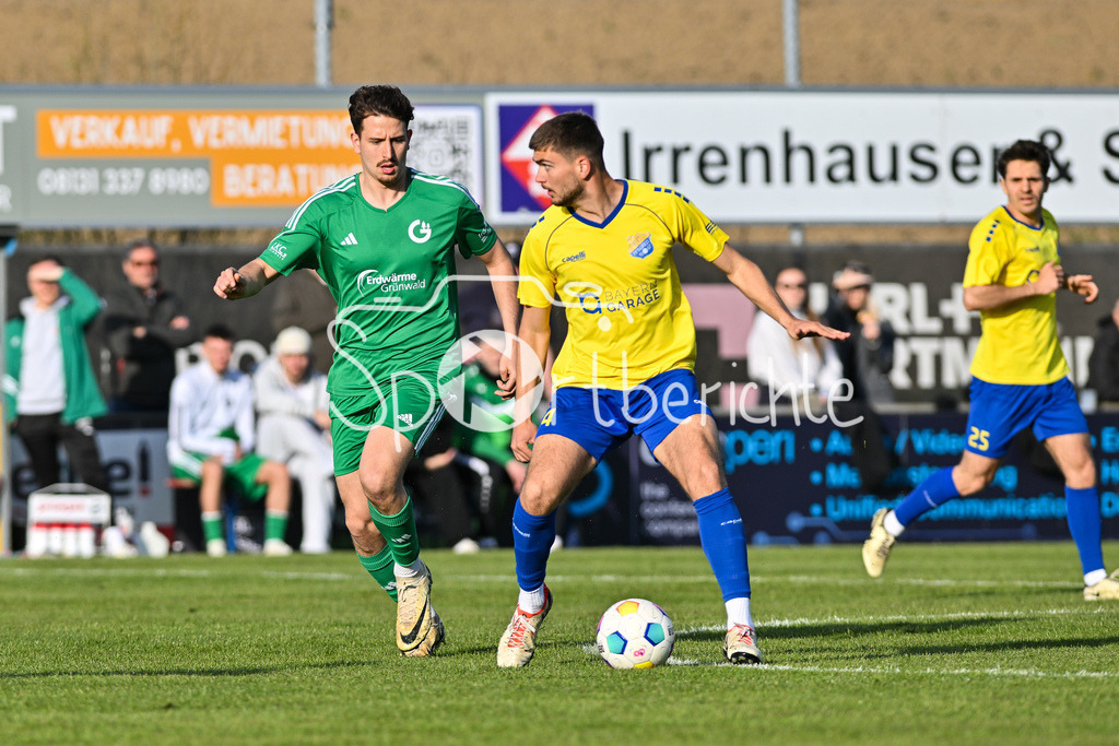 FC Pipinsried - TSV Grünwald | im Duell Alessandro CAZORLA (TSV Gruenwald 9) und Sefan ILIC (FC Pipinsried 4) / Zweikampf / Bayernliga Sued: FC Pipinsried - TSV Gruenwald, Kuechenstadel Arena am 11.04.2025