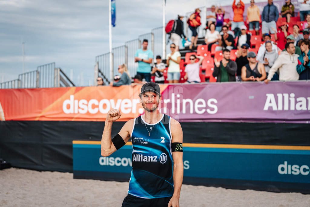 Beachvolleyball | Männer  | Allianz German Beach Tour 2024 | Tourstop Kühlungsborn | 10.08.2024 | Paul Henning freut sich und ballt die Faust