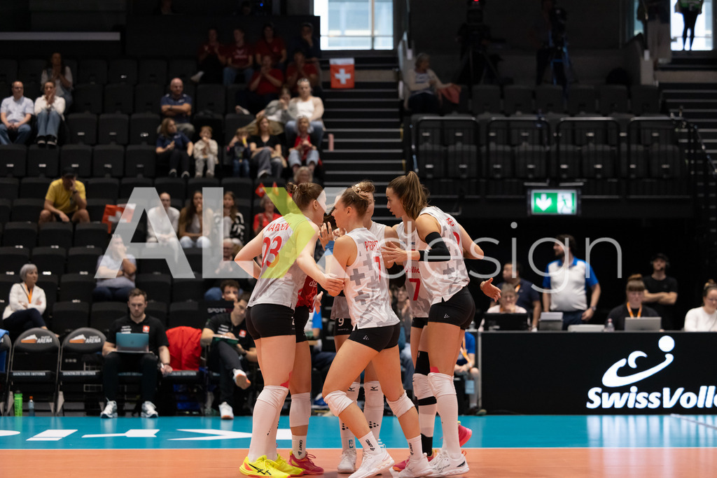 Georgia v Switzerland - CEV European League Women | KRIENS, SWITZERLAND - JUNE 12: Swiss team during the CEV European League match between Georgia and Switzerland at Pilatus Arena on June 12, 2026 in Kriens, Switzerland. - Realisiert mit Pictrs.com