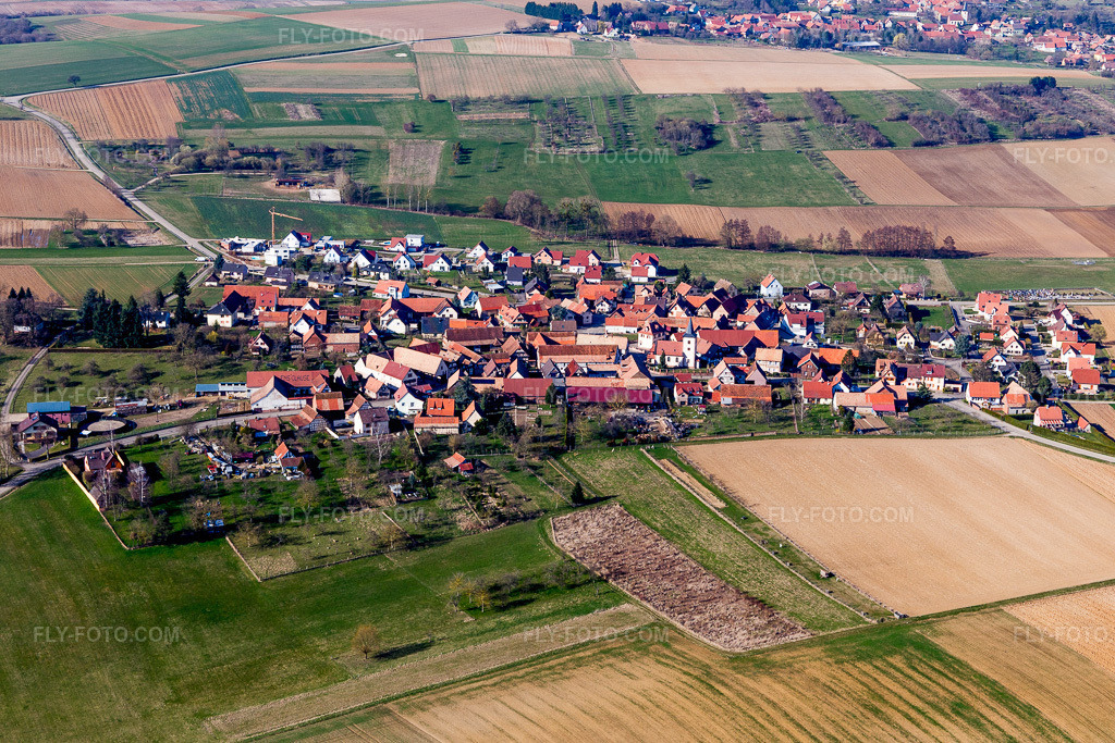 Aerial view: View of the town in Ettendorf in the state Bas-Rhin, France. – Photo: IMG_097519.jpg taken on 03/16/2017 by Werner Riehm/FLY-FOTO.com – Resolution of the original: 5472 x 3648 px