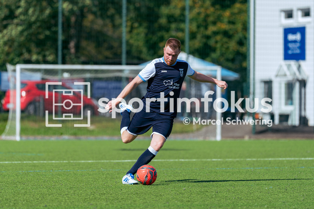 SV Jägerhaus-Linde – TSV Beyenburg | Pierre Boudeing (22, TSV Beyenburg) beim Pass Kreisliga A: SV Jägerhaus-Linde gegen TSV Beyenburg, Wuppertal, 27.09.2026. Endstand: 1:2 (0:1). sportimfokus / Marcel Schwering - Realisiert mit Pictrs.com