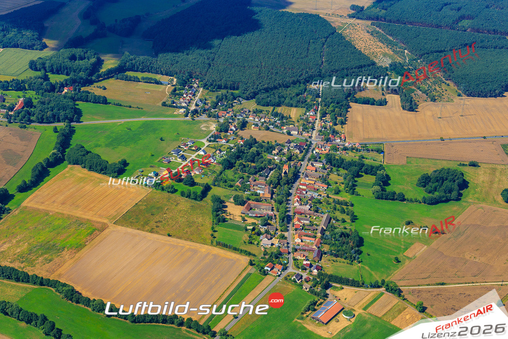 Die Luftaufnahme Giessmannsdorf -  wurde vom UL-Flugzeug (keine Drohne) aus fotografiert.Hohe Druck- Auflösung-die Geschenkidee!