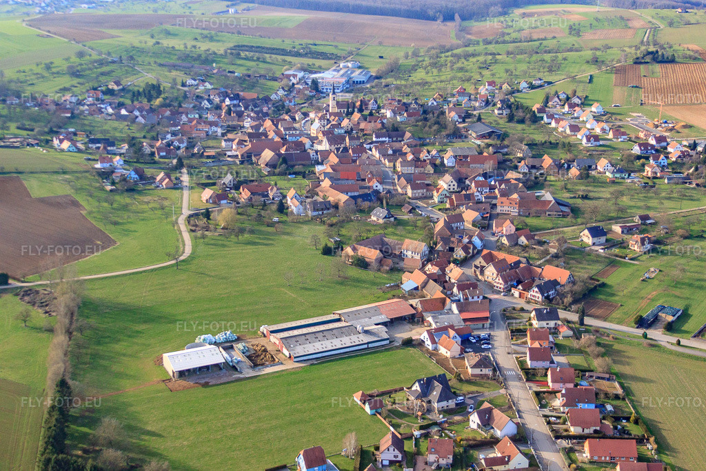 Vue aérienne: Vue de la ville depuis l'ouest à Mietesheim dans le département Bas Rhin, France – .Photo: IMG_38674.jpg prise le 20/03/2011 par Werner Riehm/FLY-FOTO.eu – Résolution de l'original: 4752 x 3168 px