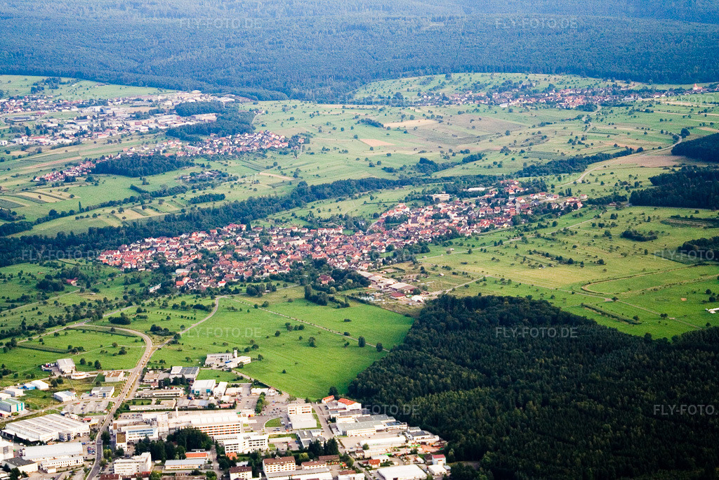 Luftbild: Ortsansicht von Norden im Ortsteil Ittersbach in Karlsbad im Bundesland Baden-Württemberg in Deutschland. Foto: IMG_12459.jpg vom 05.08.2008 durch Werner Riehm/FLY-FOTO.de