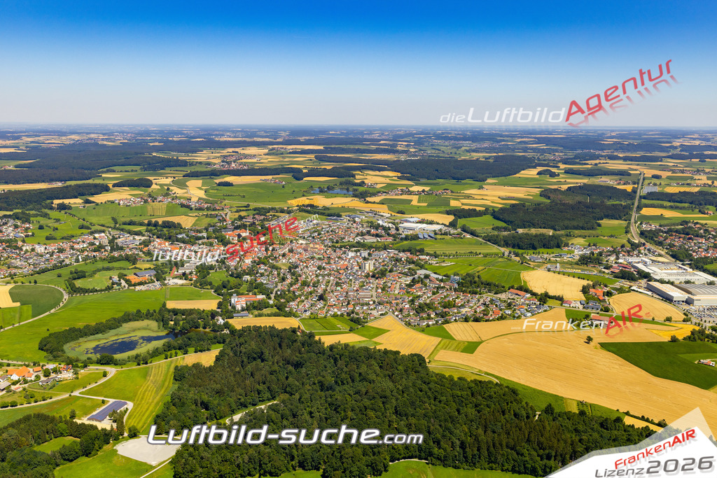 Aktuelles Luftbild von  Bad Schussenried - Die Luftaufnahme wurde 2022 mittels UL-Flugzeug erstellt ( keine Drohne ) - hochauflösende Kamera-Systeme von  Canon -Beste Qualität - Für grossformatige Ausdrucke geeignet. Die Geschenkidee !