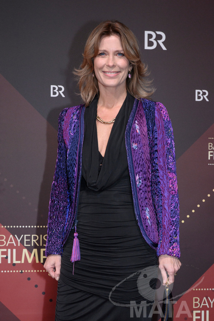 _DWI4785 | Valerie Niehaus (deutsche Schauspielerin) bei der Verleihung des 47. Bayerischen Filmpreises 2026  im Prinzregententheater. München, Deutschland. Der Bayerische Filmpreis wird seit 1979 von der Bayerischen Staatsregierung verliehen, um die Bedeutung des Kinofilms als Kulturgut herauszustellen - Realisiert mit Pictrs.com