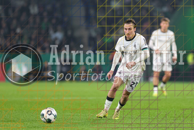 Borussia Mönchengladbach vs Karlsruher SC - DFB-Pokal 2. Runde | Mönchengladbach, Deutschland, 28.10.25:   Rocco Reitz (Borussia Mönchengladbach) in Aktion am Ball, Einzelaktion waehrend des Spiels der DFB-Pokal 2. Runde zwischen Borussia Mönchengladbach vs Karlsruher SC im Stadion im Borussia Park(Foto von Brauer-Fotoagentur / Adrian Schlueter)