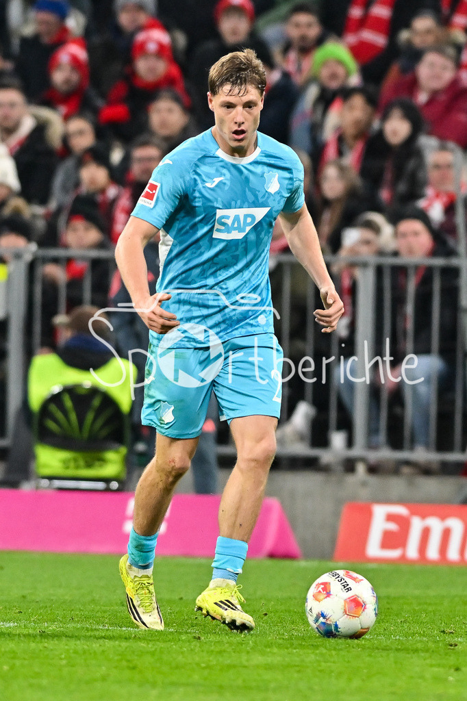 FC Bayern München - TSG 1899 Hoffenheim | MUNICH, GERMANY - 08. FEBRUARY: am Ball Alexander PRASS (TSG Hoffenheim 22) / Einzelfoto / Freisteller während dem Bundesligamatch zwischen dem FC Bayern München und der TSG 1899 Hoffenheim am 21. Spieltag in der Allianz Arena / DFL REGULATIONS PROHIBIT ANY USE OF PHOTOGRAPHS AS IMAGE SEQUENCES AND/OR QUASI-VIDEO