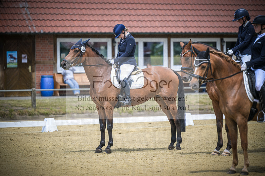 DOS_3769 | Entdecke hochwertige Reitturnierfotos von Foto Oger. Professionell, emotional und authentisch – jetzt Lieblingsmomente im Shop bestellen.Deutschlandweite Turnierfotografie. - Realisiert mit Pictrs.com