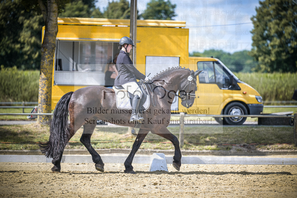 DOS_6944 | Entdecke hochwertige Reitturnierfotos von Foto Oger. Professionell, emotional und authentisch – jetzt Lieblingsmomente im Shop bestellen.Deutschlandweite Turnierfotografie. - Realisiert mit Pictrs.com