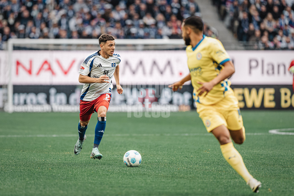 Fußball | Männer | Saison 2024/2025 | 2. Fußball-Bundesliga | 29. Spieltag | Hamburger SV vs. Eintracht Braunschweig | 11.04.2025 | William Mikelbrencis (#2, HSV)
