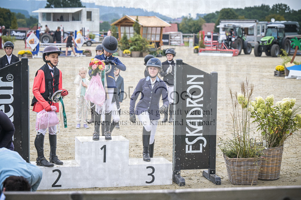 DOS_0082 | Entdecke hochwertige Reitturnierfotos von Foto Oger. Professionell, emotional und authentisch – jetzt Lieblingsmomente im Shop bestellen.Deutschlandweite Turnierfotografie. - Realisiert mit Pictrs.com