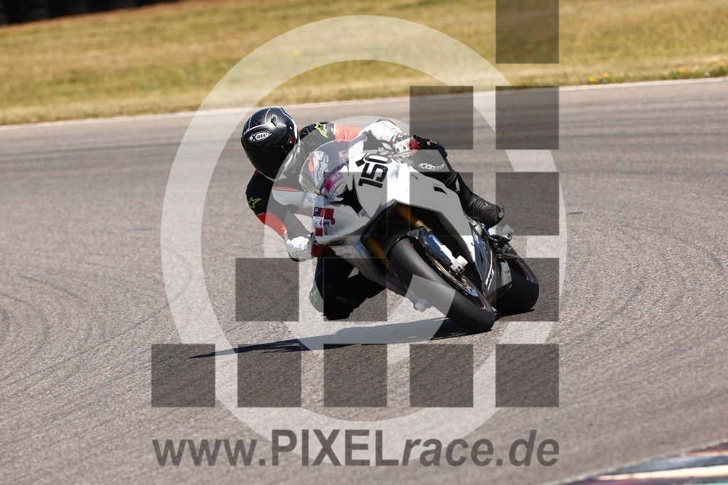 0150-20250530_02155 | Schöne Erinnerungen an spannende Momente - das festzuhalten ist unser Job. PIXELrace.de ist seit 2003 auf den Rennstrecken Europas unterwegs um die Action draußen beim Fahren und die wunderbare Stimmung imm Fahrerlager für euch einzufangen.