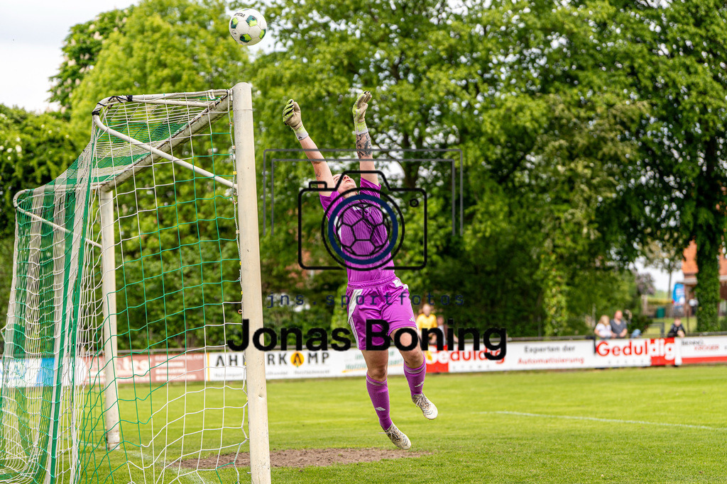 Fußball I Frauen I Saison 2025-2026 I Oberliga Niedersachsen I 22. Spieltag I TuS Lutten - DJSK-SV Bunnen I 00116 | jns.sportfotos - Realisiert mit Pictrs.com