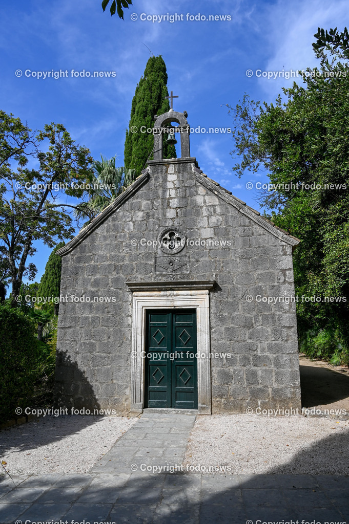 Arboretum von Trsteno_ Kroatien_ 11.10.2023-119 | 11.10.2023, Kroatien, HRV, Trsteno im Bild Arboretum, Trsteno, Hafen, Pflanzen, Brunnen, Neptunbrunnen, Wege, Palmen, Eukalyptus, Lorbeer, Kakteen, Zitrus, Oliven, Filmkulisse Game of Thrones

Das Arboretum von Trsteno befindet sich etwa 18 Kilometer nordwestlich der Stadt Dubrovnik im Sueden Kroatiens. Als einziges Arboretum an der oestlichen Adria-Kueste stellt es die aelteste Sammlung exotischer Baeume und Pflanzen des Landes dar.
Die Gartenanlage befindet sich entlang der Kuestenstraße zwischen den Ortschaften Orašac und Slano.
Quelle: Wikipedia