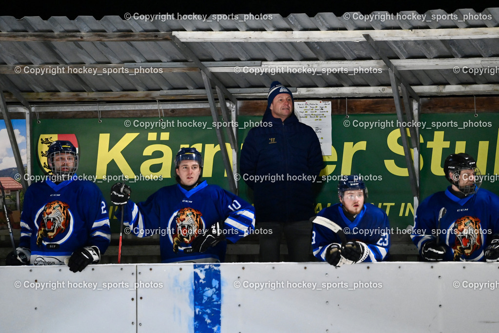 EC Tigers Paternion vs. EC Feld am See Ledenitzen | Spielerbank EC Tigers Paternion, #2 Pranjic Marko EC Tigers Paternion, #10 Ortner Philipp EC Tigers Paternion, #23 Wolf Marlon EC Tigers Paternion, Headcoach EC Tigers Paternion Hannes Schellander, EC Tigers Paternion vs. EC Feld am See Ledenitzen, EC Tigers Paternion vs. EC Feld am See Ledenitzen am 19.01.2025 in Villach (Eisplatz Paternion), Austria, (Photo by Bernd Stefan)