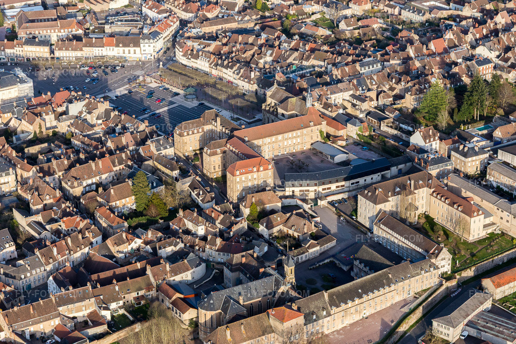 Aerial view: School building of the Lycée Militaire in the district Saint-Branchez-Croix Verte in Autun in the state Saone et Loire, France. – Photo: IMG_105490.jpg taken on 04/01/2018 by Werner Riehm/FLY-FOTO.com – Resolution of the original: 5472 x 3648 px