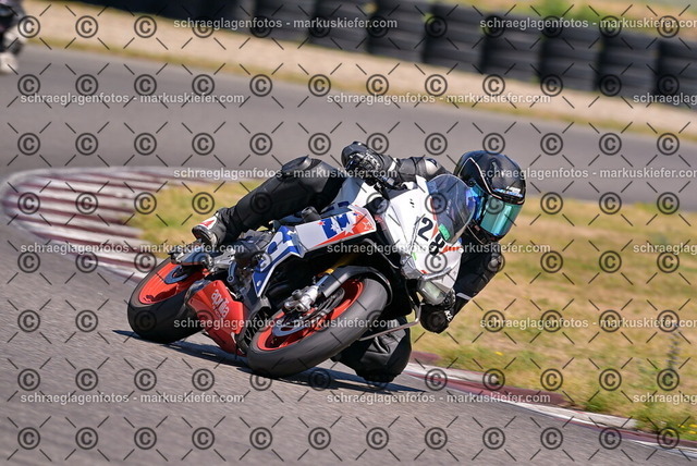26bt05-1254 | markuskiefer.com - Realisiert mit Pictrs.com
